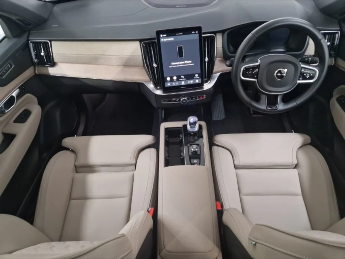 Volvo XC90 T8 Phev Plus Dark - Image 4