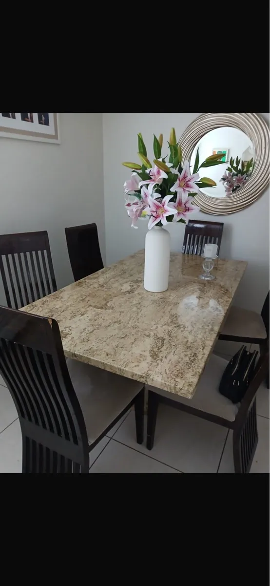 Dinning room table - Image 1