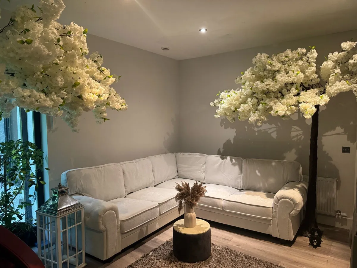 Never used white fabric corner suite - Image 1