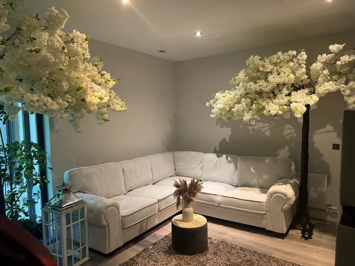 Never used white fabric corner suite - Image 4