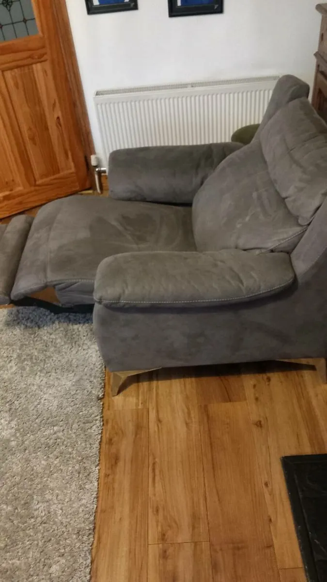 Electric recliner couch - Image 2