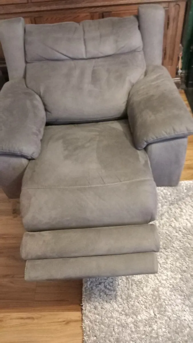 Electric recliner couch - Image 3