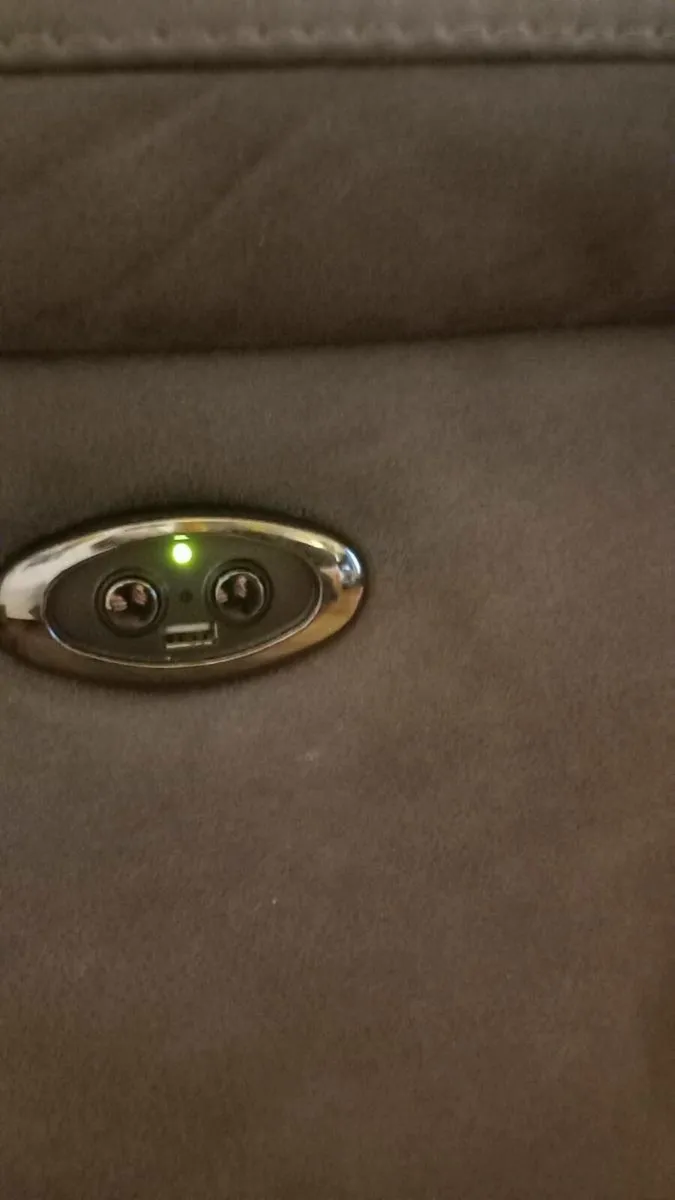 Electric recliner couch - Image 4