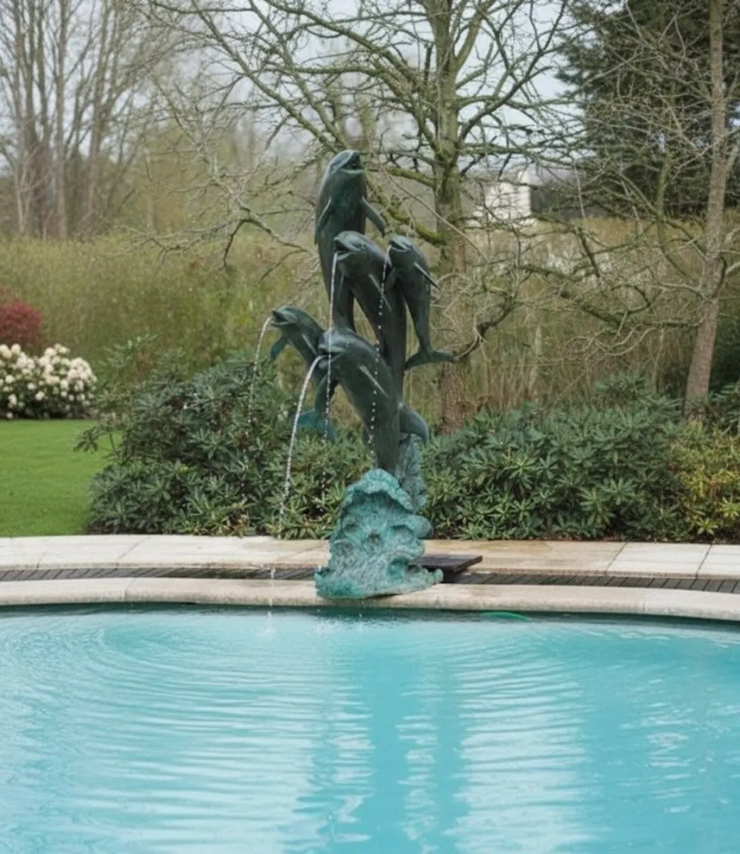 Bronze dolphins fountain - Image 2