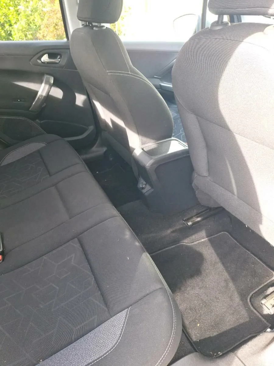 PEUGEOT 2008 - Image 4