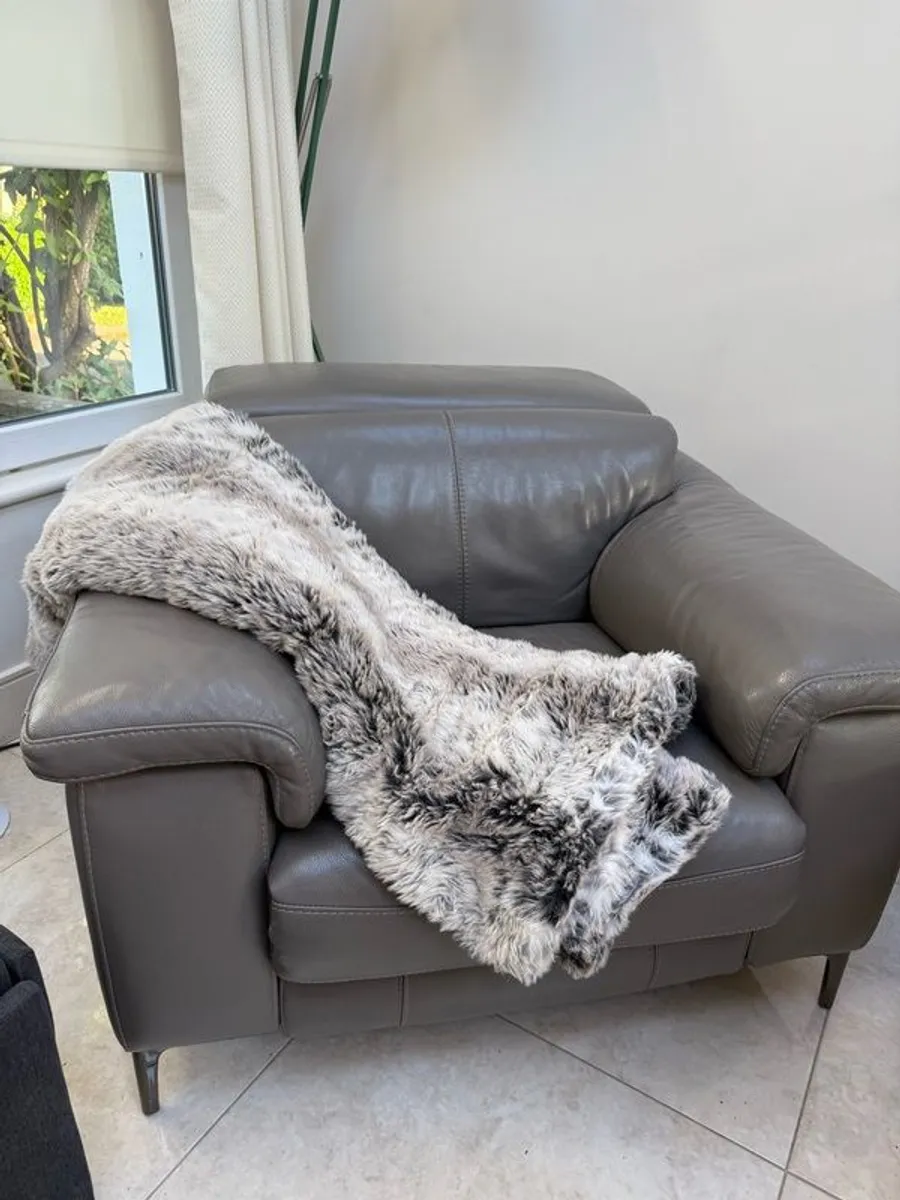 recliner - Image 1