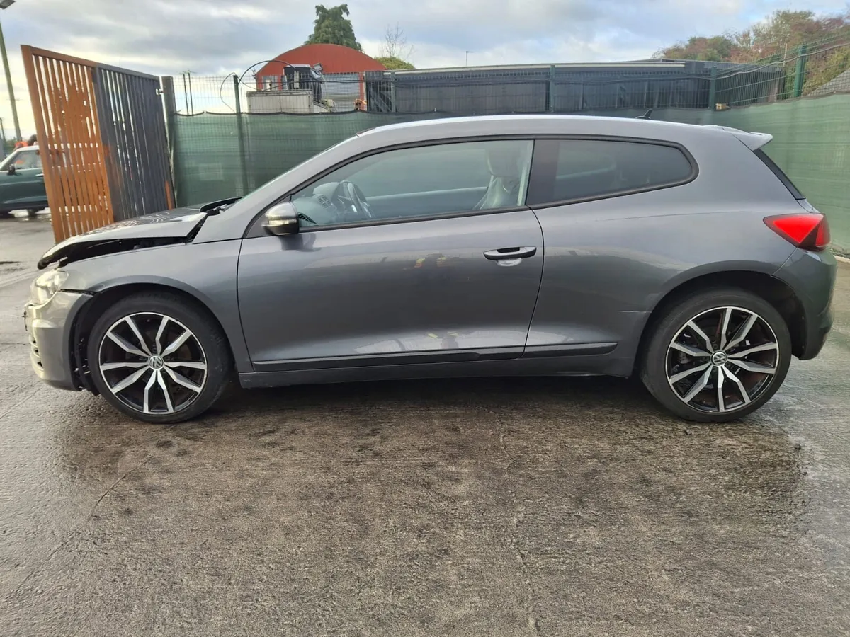 2015 Volkswagen Scirocco Sport - Image 3