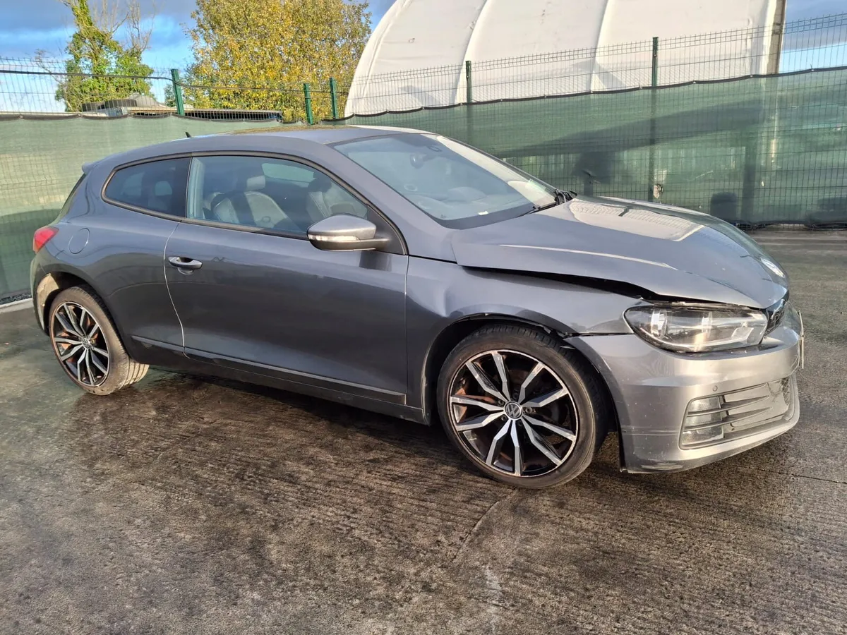 2015 Volkswagen Scirocco Sport - Image 2