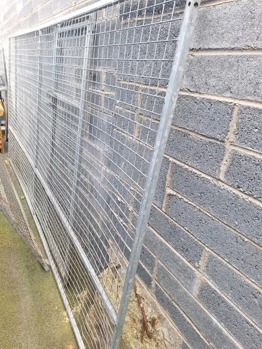 Dog run/pen - Image 1