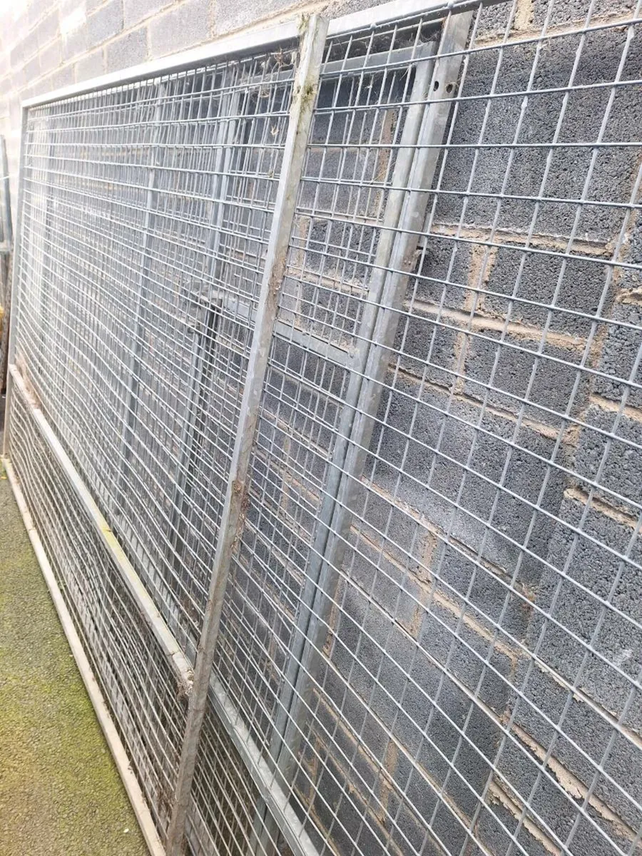 Dog run/pen - Image 2