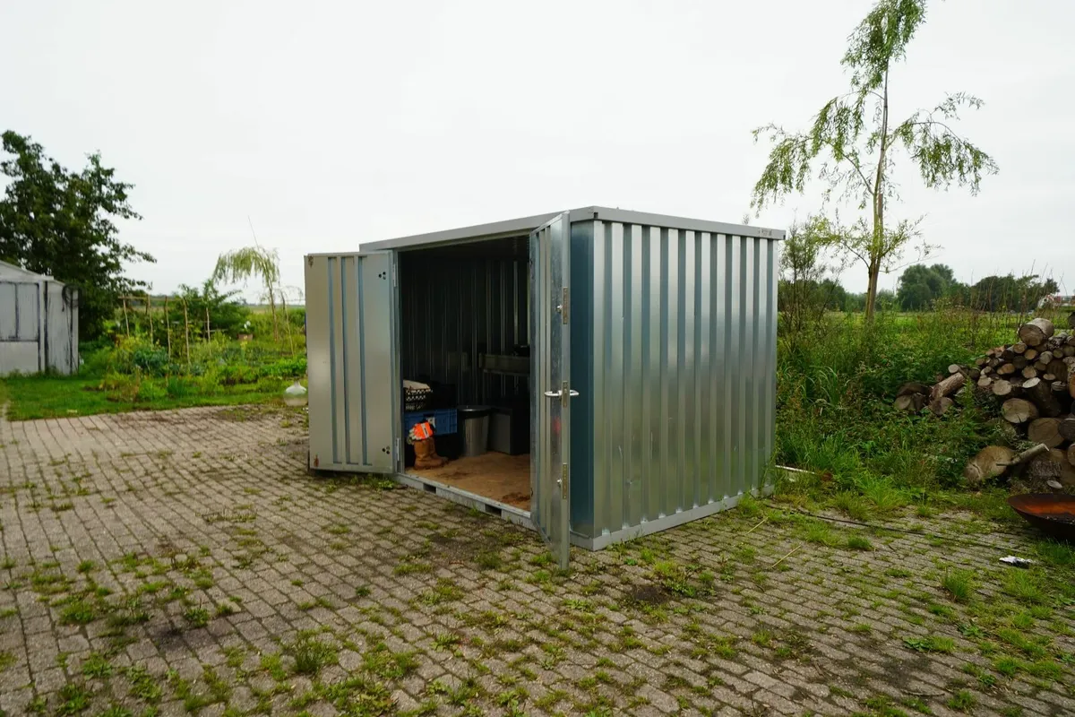 Galvanized steel container - Image 1