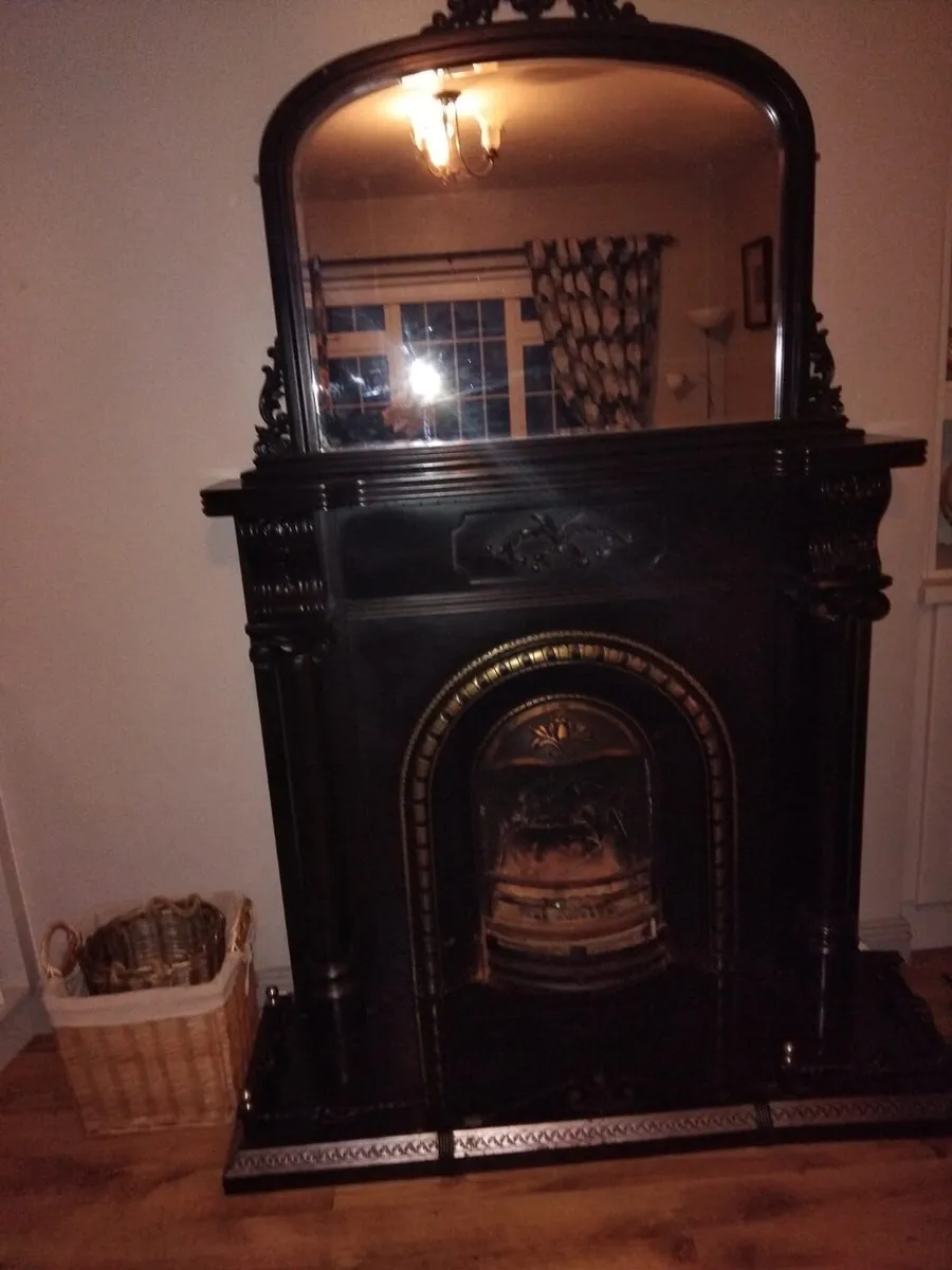 Mantel Piece/mirrow - Image 1