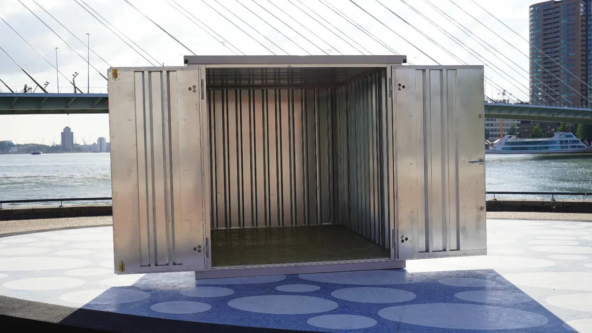 Galvanized Steel Box 3x2– Reliable Outdoor Storage - Image 1