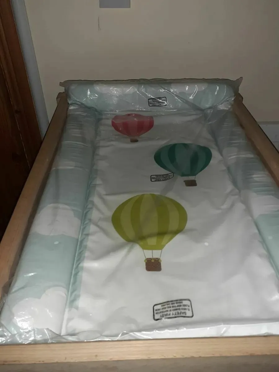 Baby Changing Table & new mat Castlemaine - Image 3