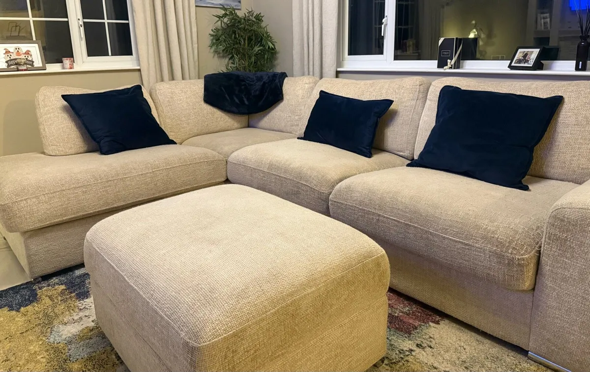 Corner Suite, 2 Seater Sofas and Kitchen Table - Image 3