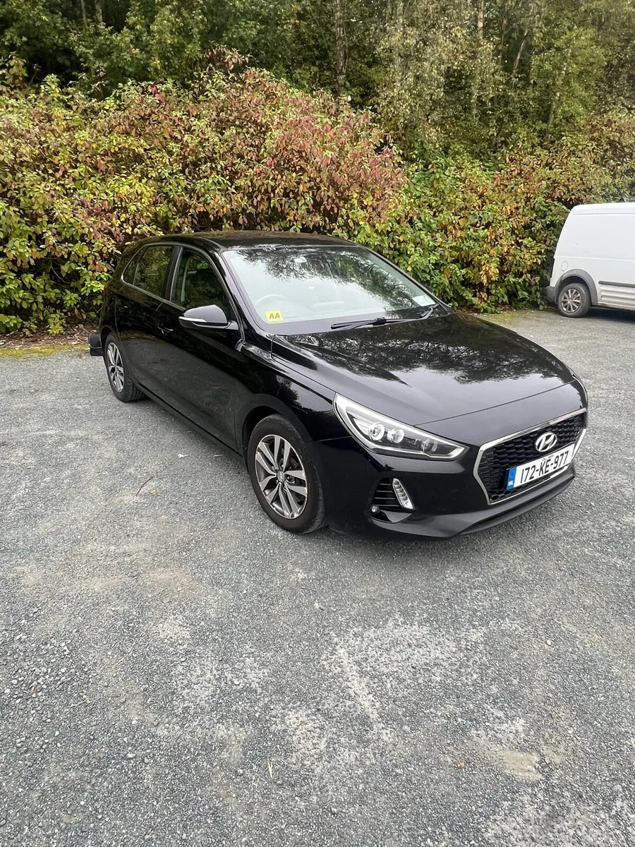 Hyundai i30 Deluxe Plus - Image 2