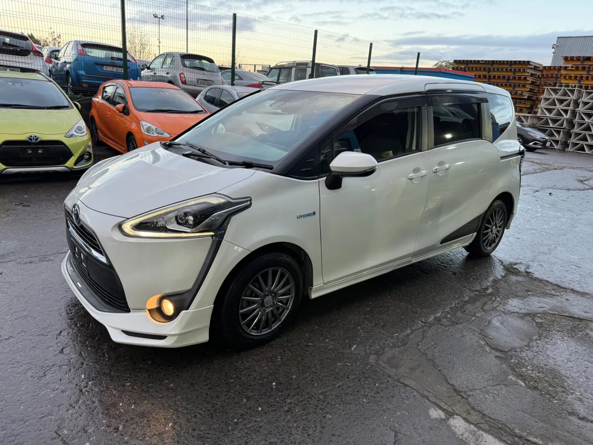 2017 Toyota Sienta hybrid 7 seater Automatic - Image 3