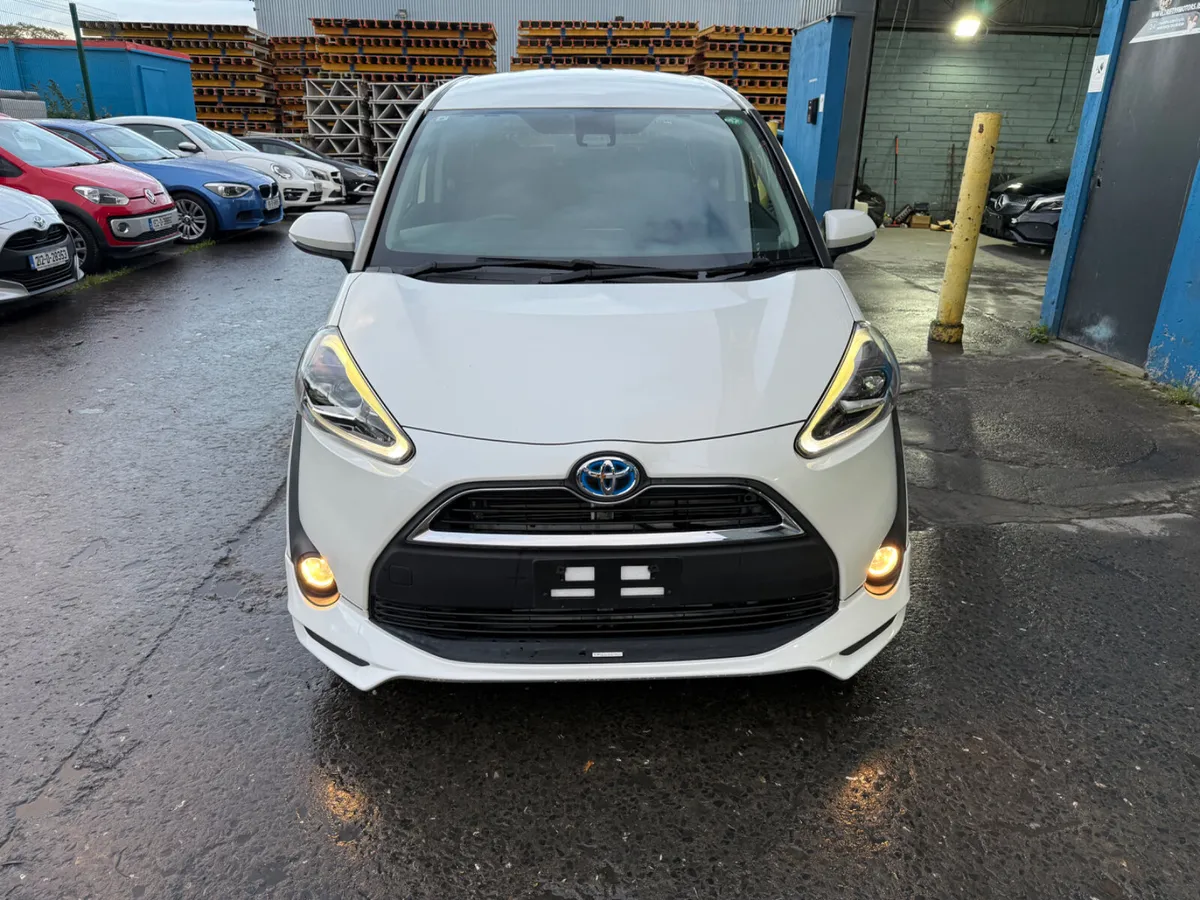 2017 Toyota Sienta hybrid 7 seater Automatic - Image 2