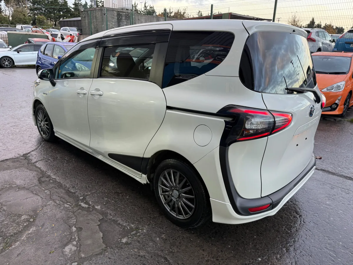 2017 Toyota Sienta hybrid 7 seater Automatic - Image 4
