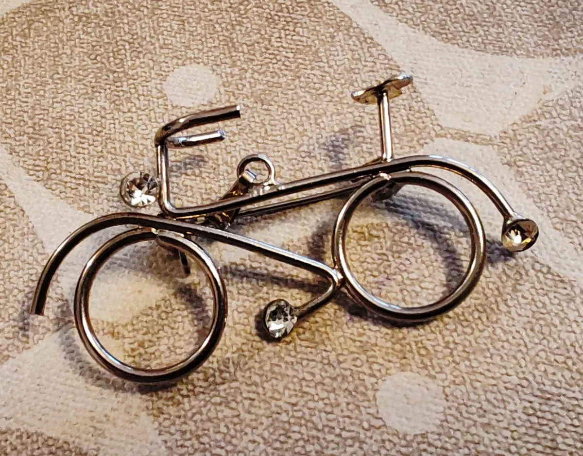 Silvertone bicycle brooch or pendant - Image 1