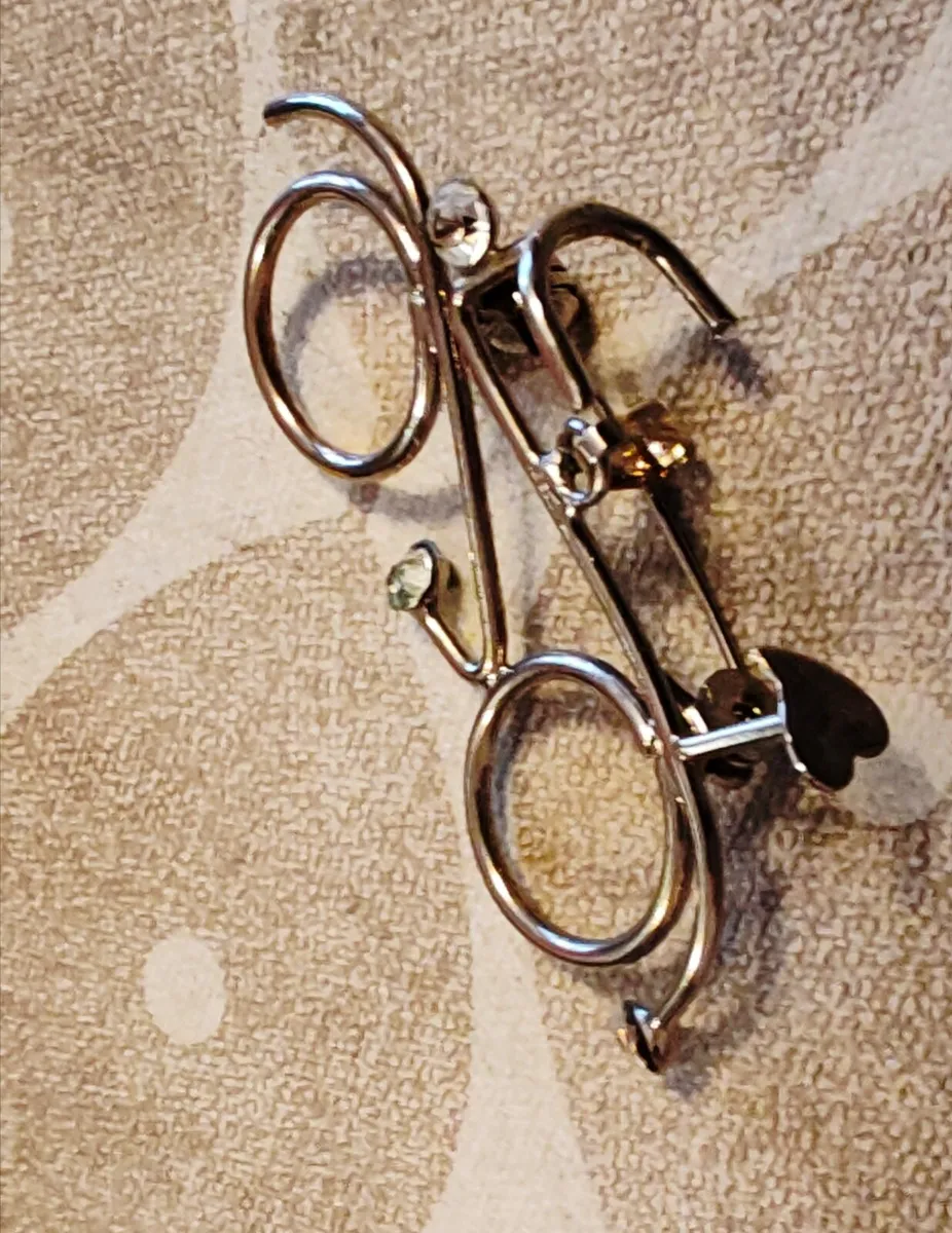 Silvertone bicycle brooch or pendant - Image 3