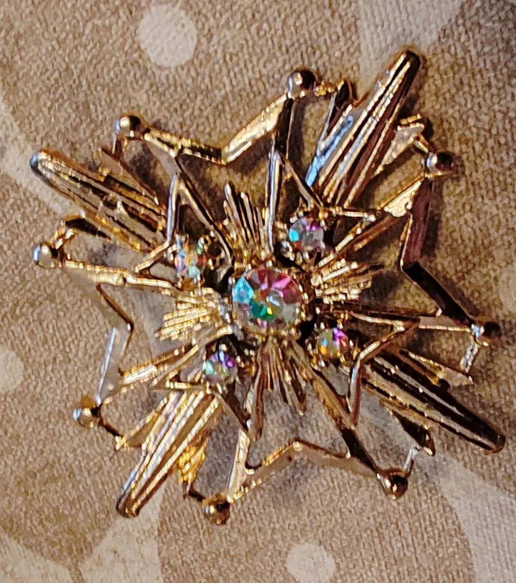Retro brooch with sparkling rhinestones - Image 2