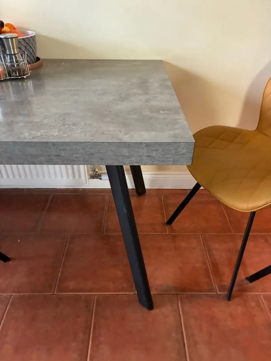 table and 4 chairs - Image 2