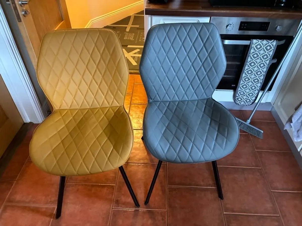 table and 4 chairs - Image 3