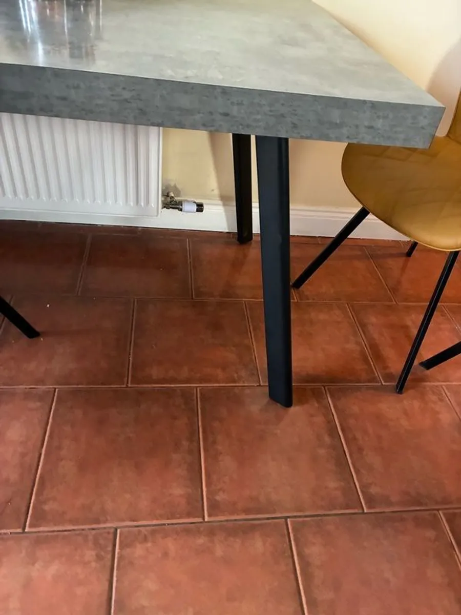 table and 4 chairs - Image 4