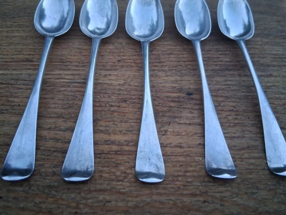 5 X Hanoverian Irish Sterling Silver Teaspoons 1732 (Super Rare) - Image 1