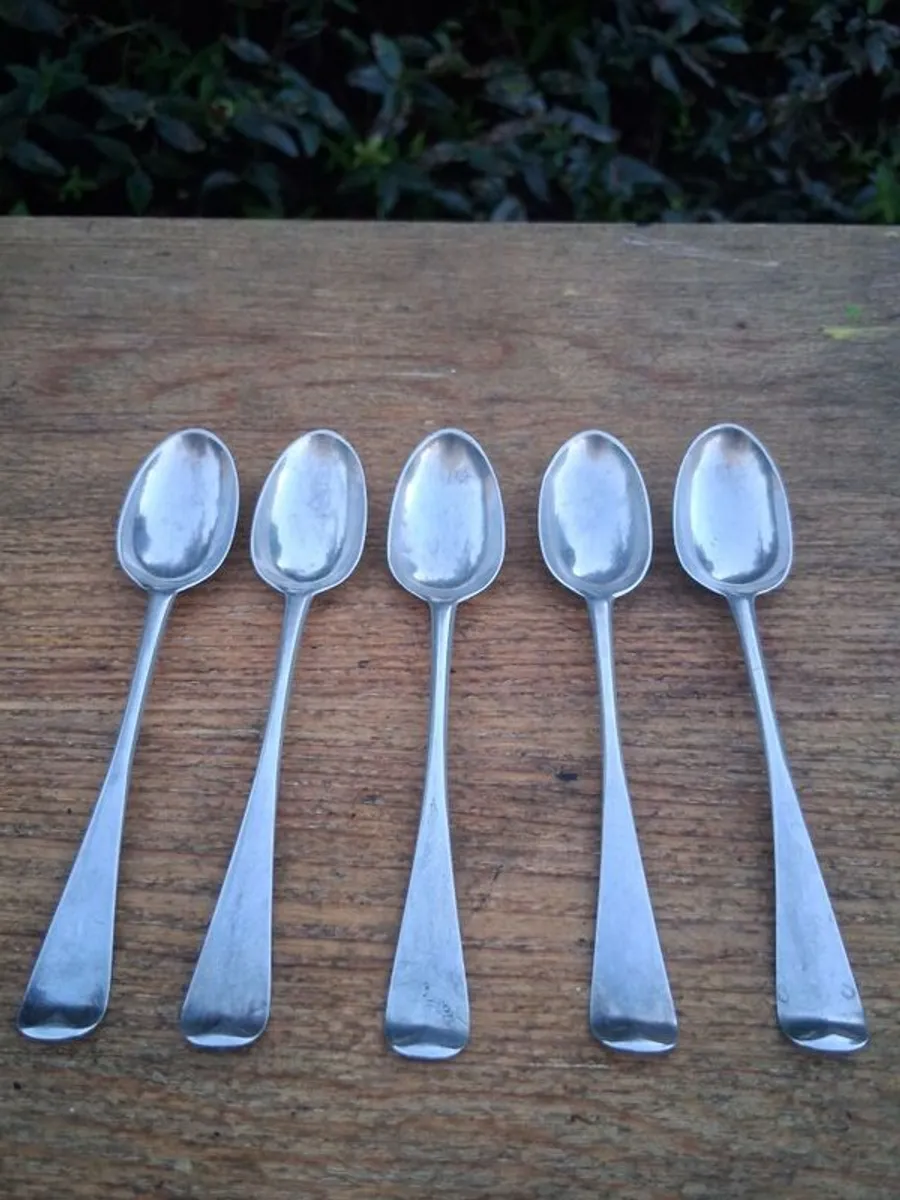 5 X Hanoverian Irish Sterling Silver Teaspoons 1732 (Super Rare) - Image 2