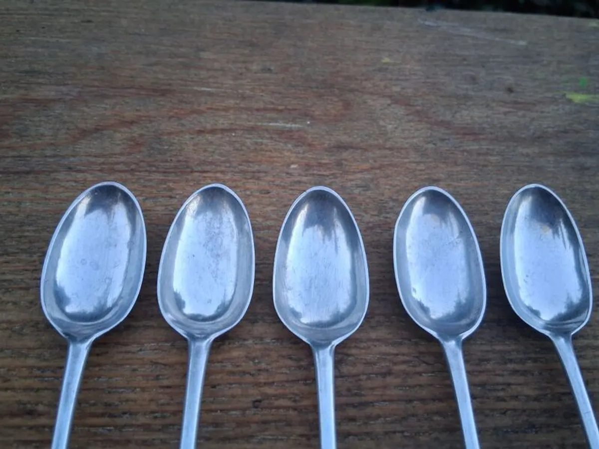 5 X Hanoverian Irish Sterling Silver Teaspoons 1732 (Super Rare) - Image 3