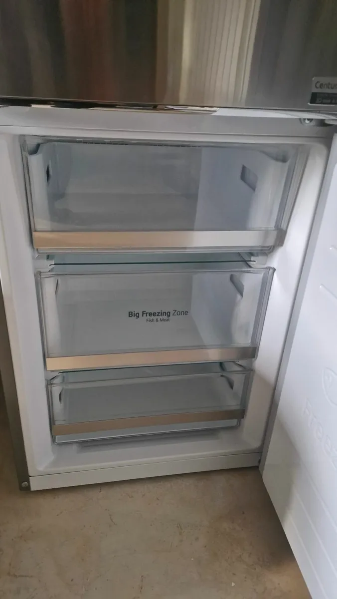 LG Fridge freezer - Image 4