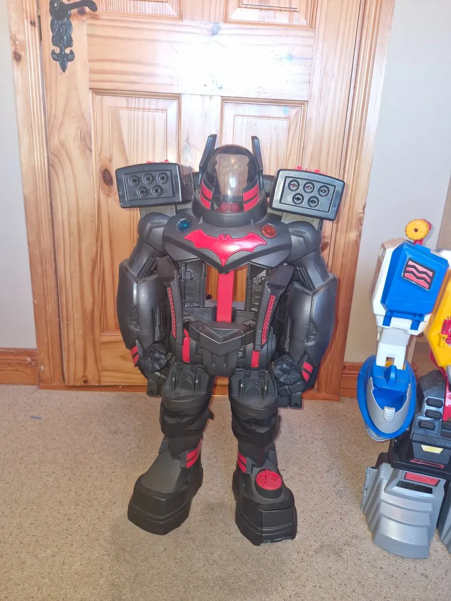 Imaginext towers and figures - Image 1