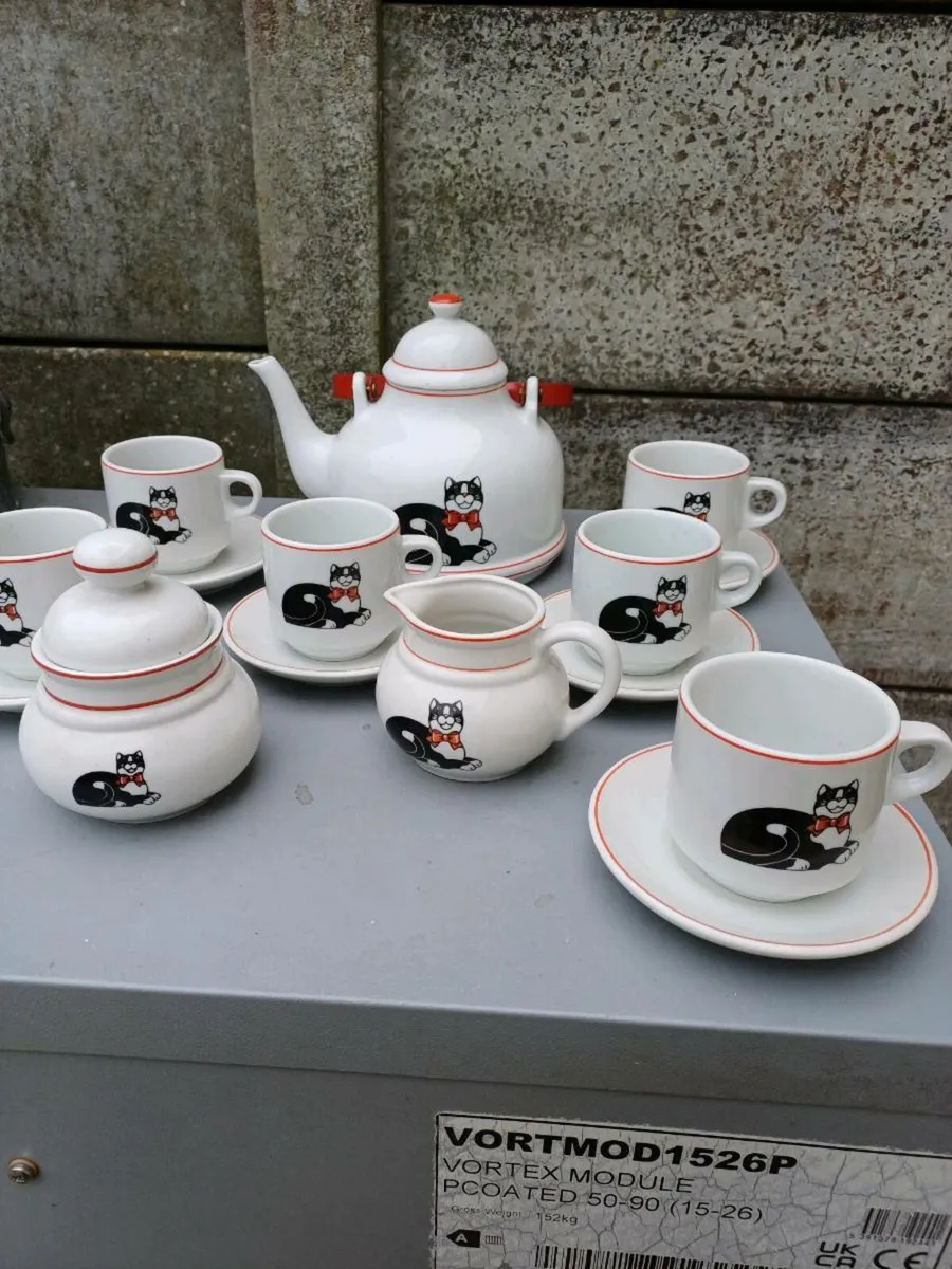 Vintage Richard Ginori Ceramic Teaset - Image 2