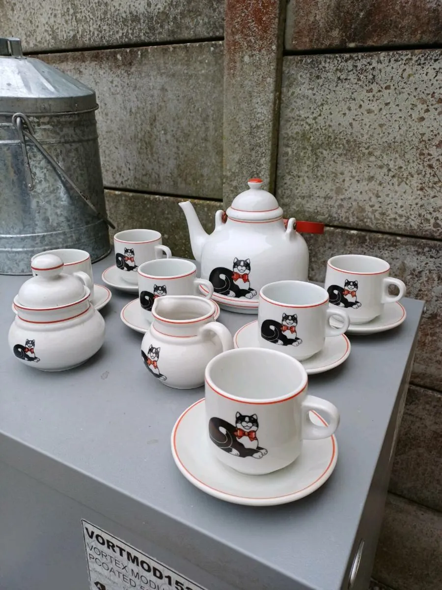 Vintage Richard Ginori Ceramic Teaset - Image 3