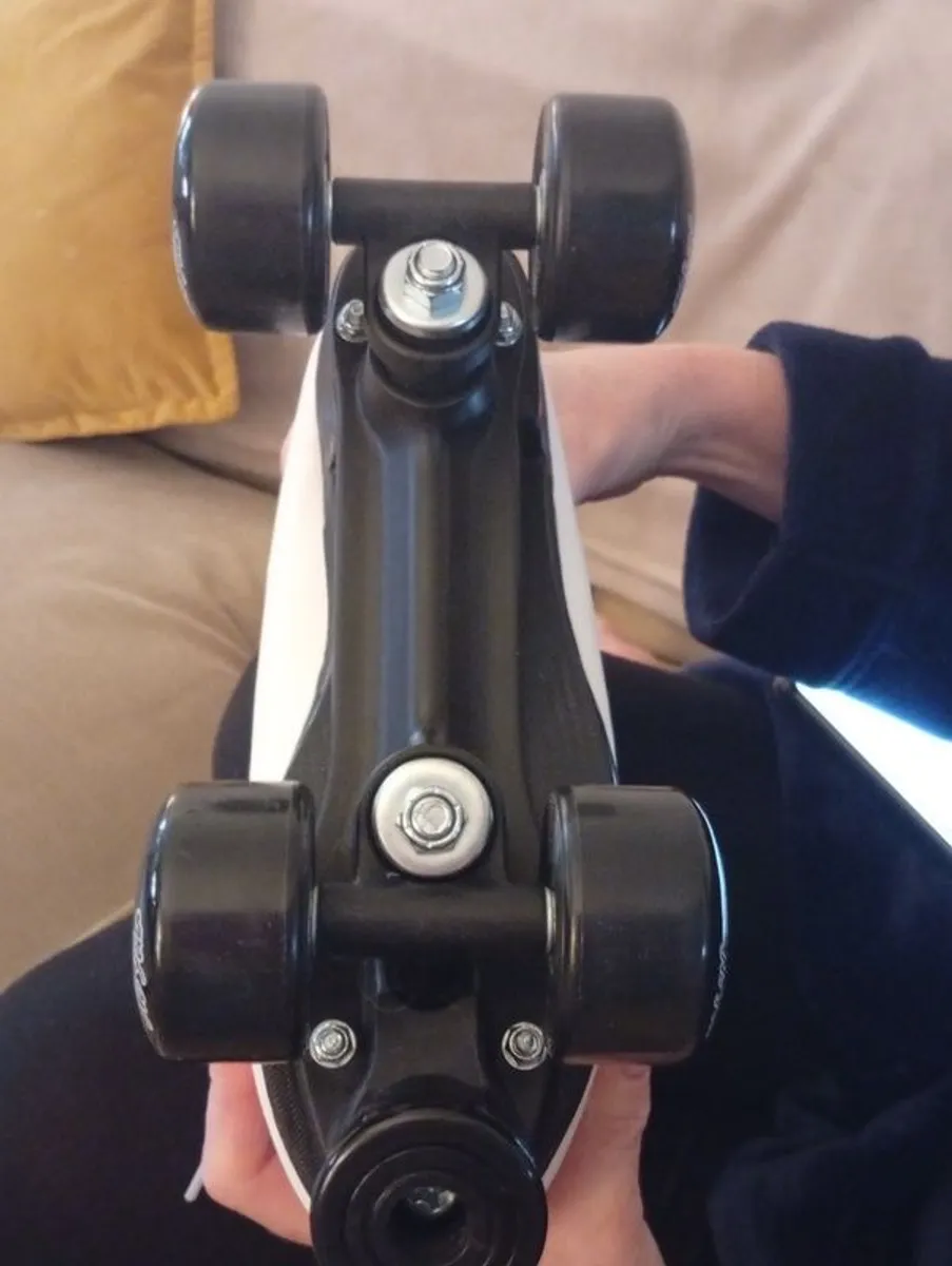 Brand New No Fear White Roller Skates  size 6. - Image 4