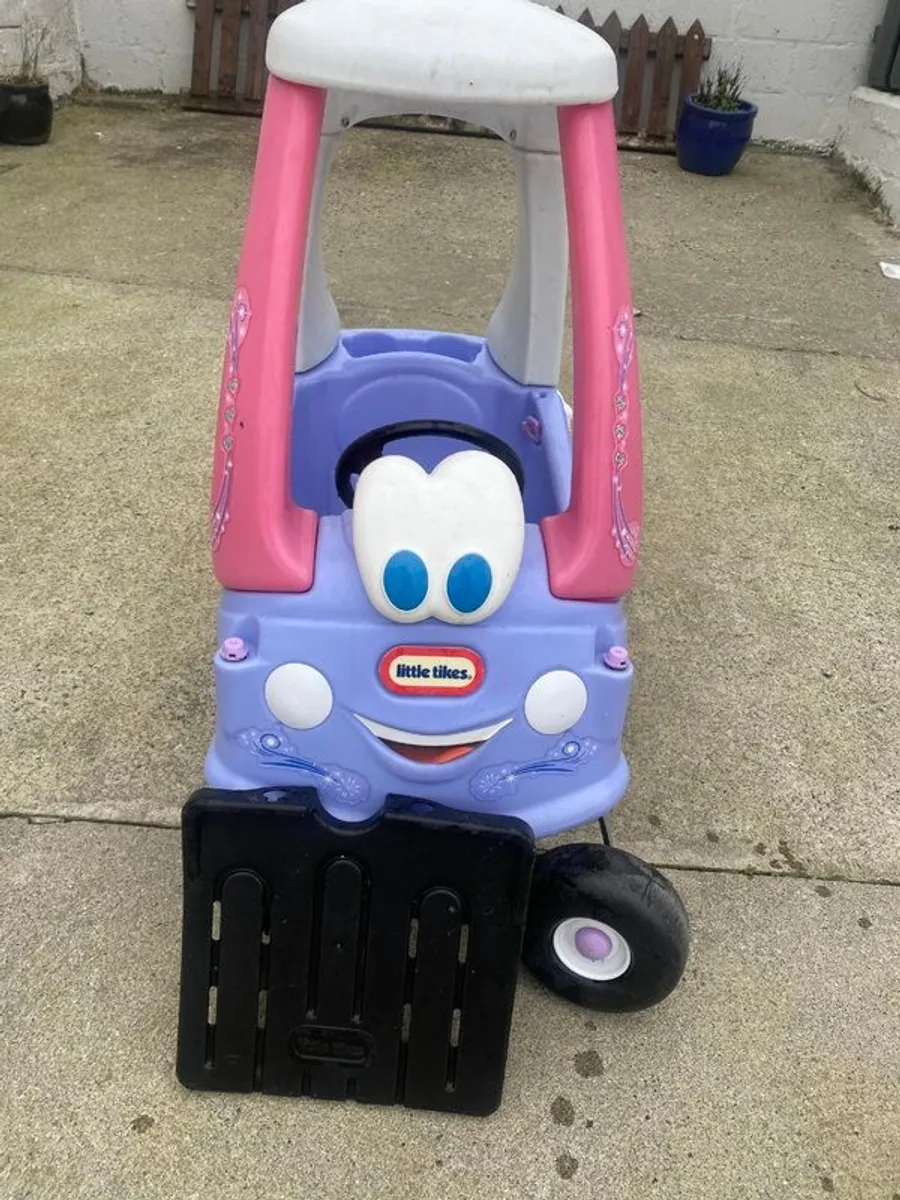 Little tykes cosy car - Image 1