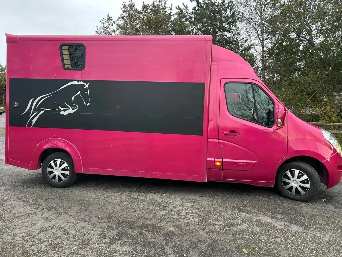 142 Stallion, horse box 3.5Ton DOE TIL 07/26 - Image 2