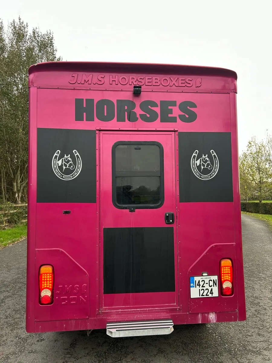 142 Stallion, horse box 3.5Ton DOE TIL 07/26 - Image 3