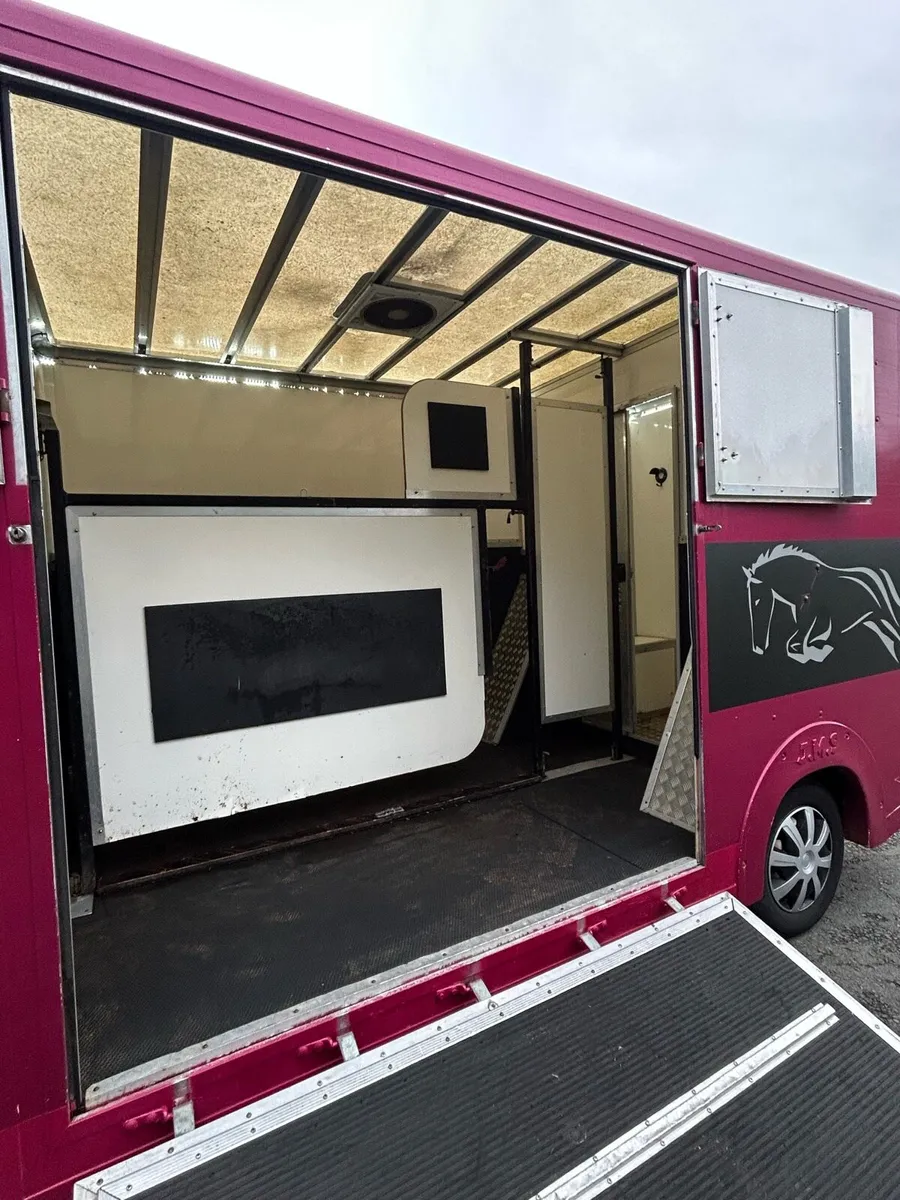 142 Stallion, horse box 3.5Ton DOE TIL 07/26 - Image 4