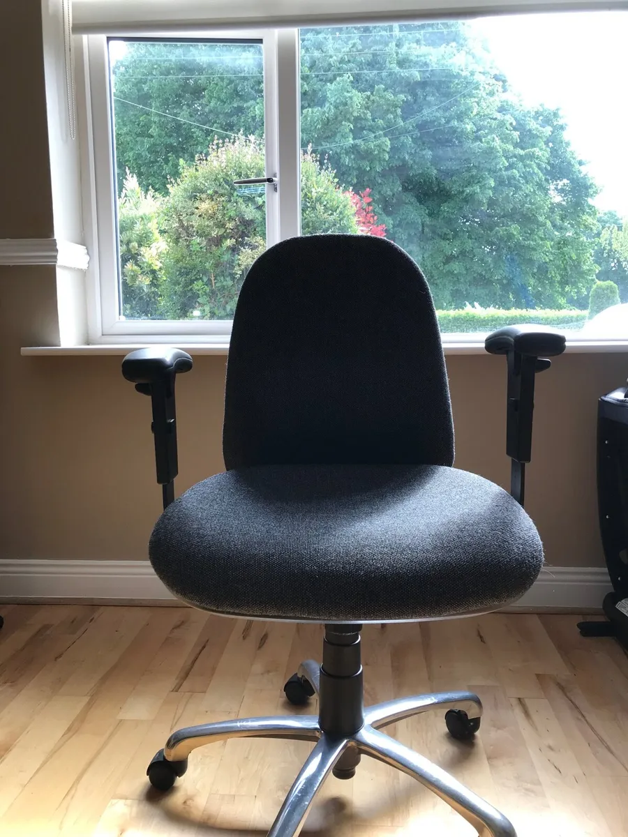 Office chair - Image 1