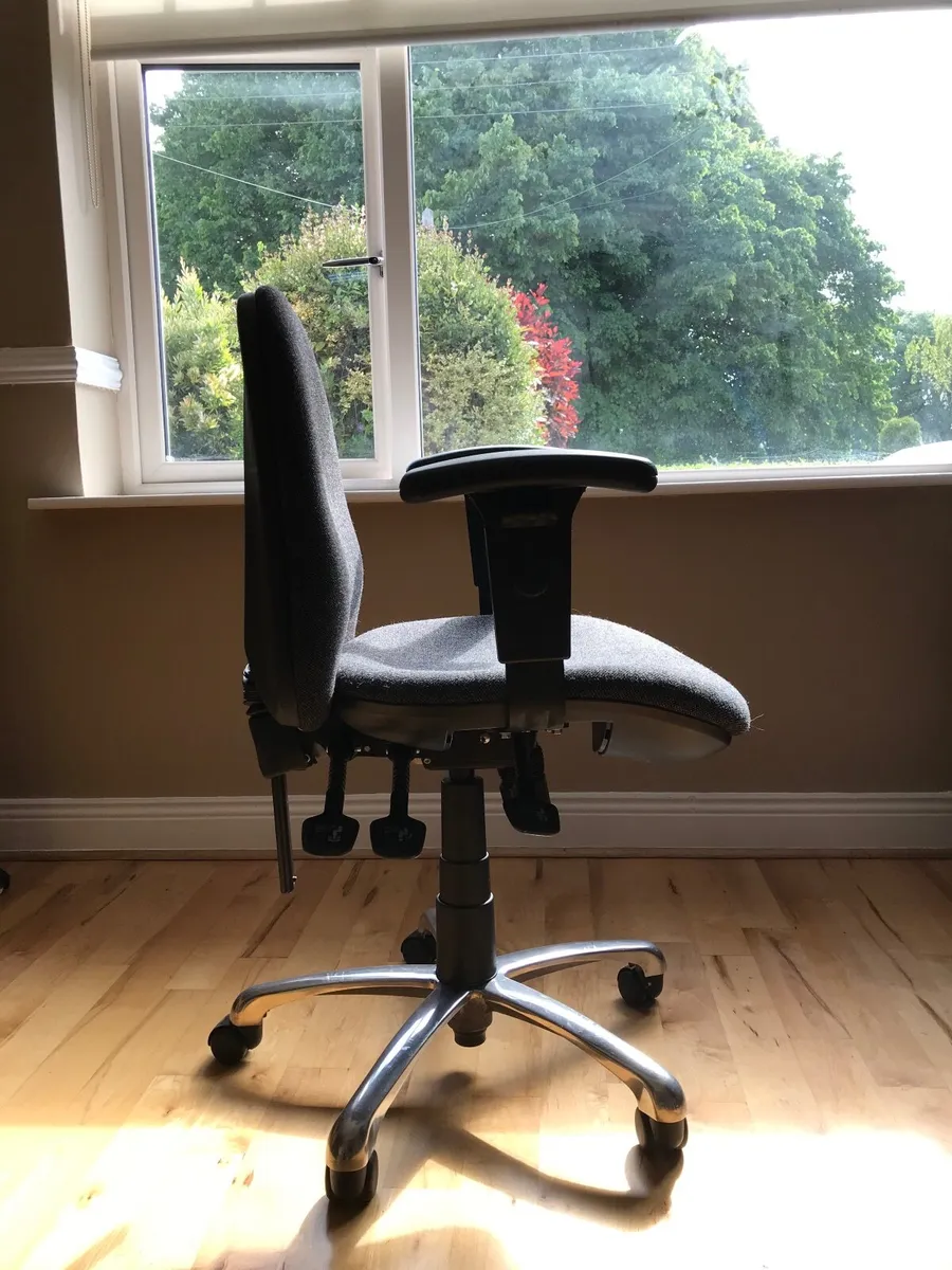 Office chair - Image 2