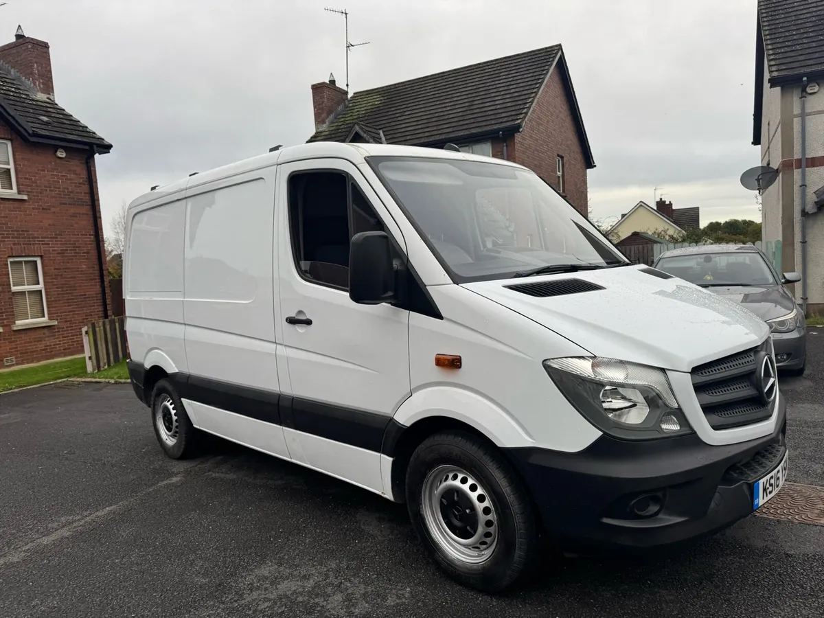 2018 Mercedes sprinter Luton - Image 2