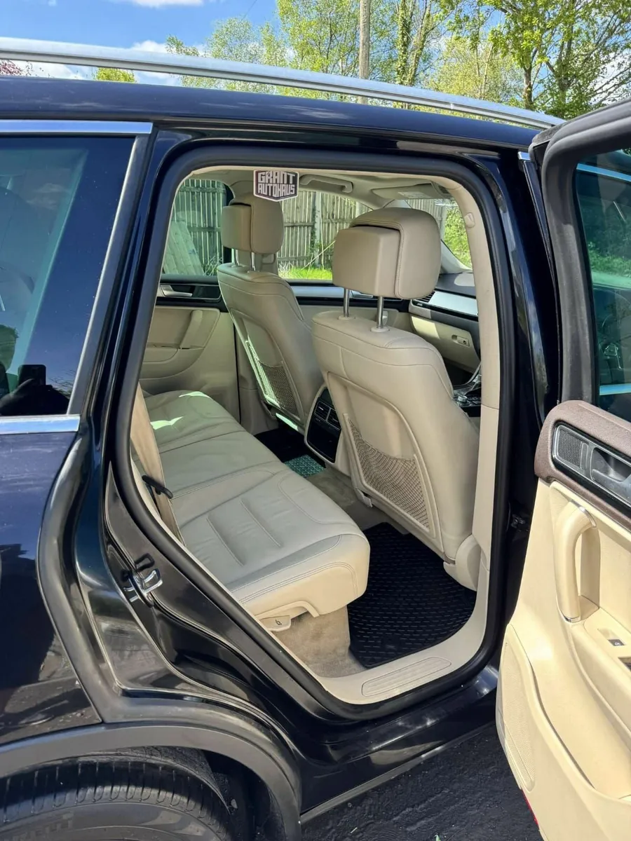2016 Volkswagen Touareg RLine - Image 4
