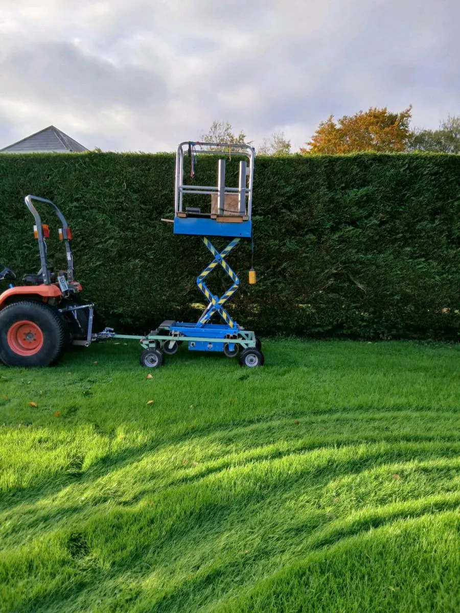 Popup hoist and custom-made trailer - Image 1