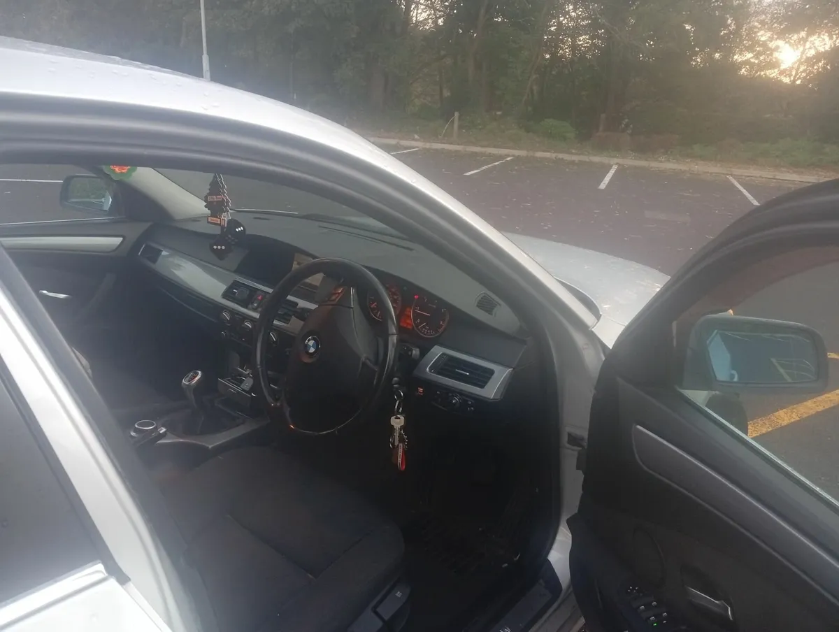 BMW 520d  2008 - Image 3