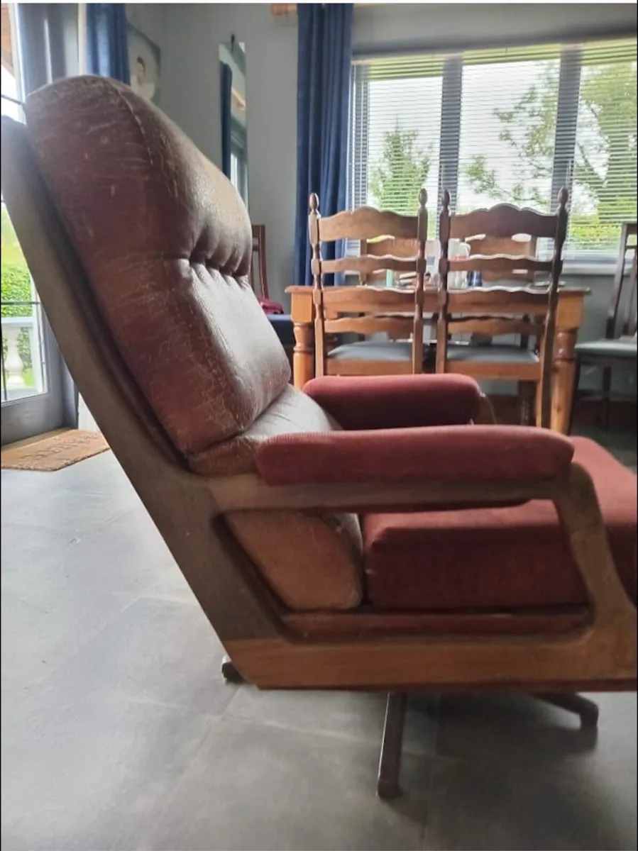 Vintage Mid-Century Swivel Recliner — Solid Frame - Image 3