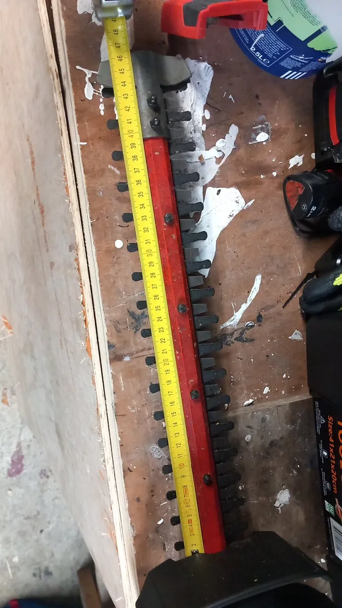 Milwaukee fuelm18 hedge cutter - Image 2