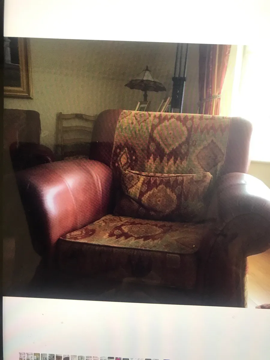 3 Sofas - Image 3